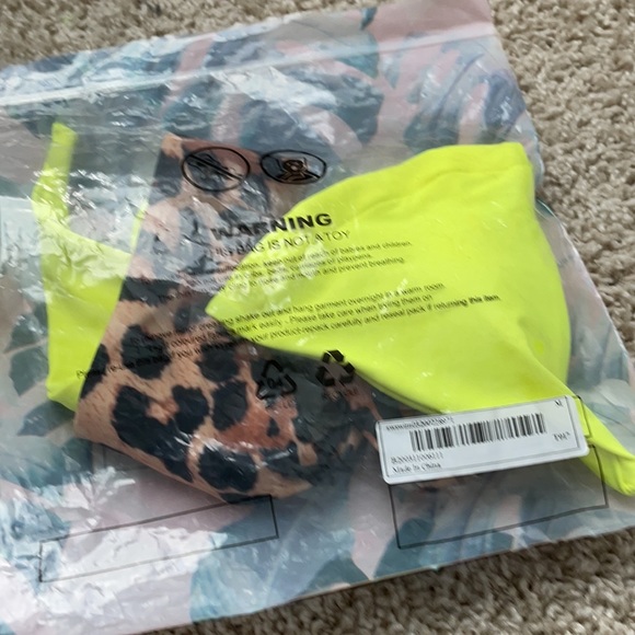 Bikini - Picture 10 of 10